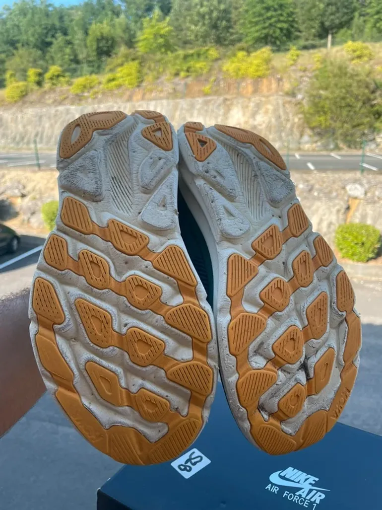 Used Hoka Clifton 9 bike — image 4 of 6