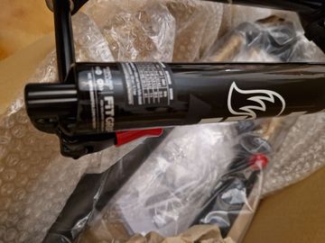 Tweedehands Fox Racing 38 Float 29 Rhythm Grip 2026 bike — afbeelding 10 van 18