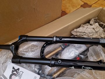 Tweedehands Fox Racing 38 Float 29 Rhythm Grip 2026 bike — afbeelding 16 van 18