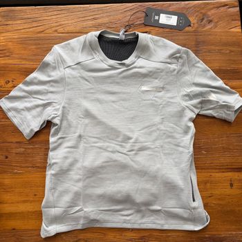 Tweedehands Q36.5 Adventure Tech Merino T-Shirt L// NEW!! 50% OFF!! 2026 bike