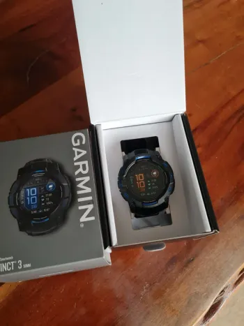 Garmin Instinct 3 AMOLED bike d'occasion — image 2 sur 5