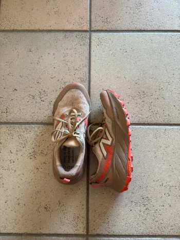 Used New Balance Hierro v9 bike — image 2 of 4