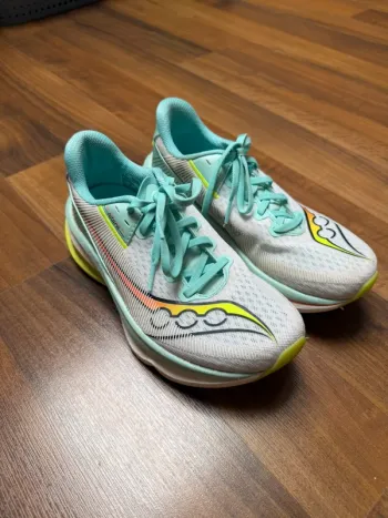 Použité Saucony Endorphin Azura bike