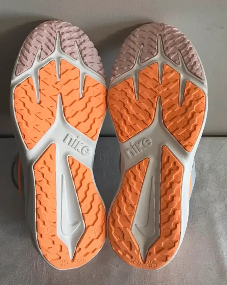 Gebrauchtes White Nike Running Shoes bike — Bild 5 von 6