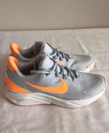 Gebrauchtes White Nike Running Shoes bike — Bild 3 von 6