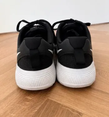 Used Nike Running Shoes bike — image 3 of 4