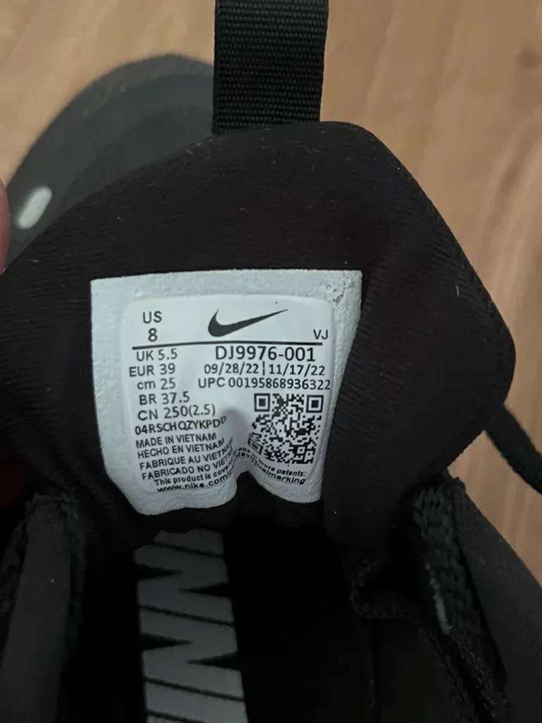 Used Nike Running Shoes bike — image 4 of 4