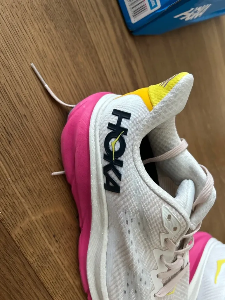 Used Hoka Clifton 9 bike — image 2 of 7
