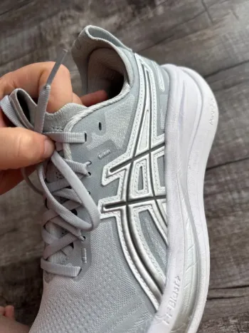 Used Asics Gel Nimbus 28 bike — image 9 of 11
