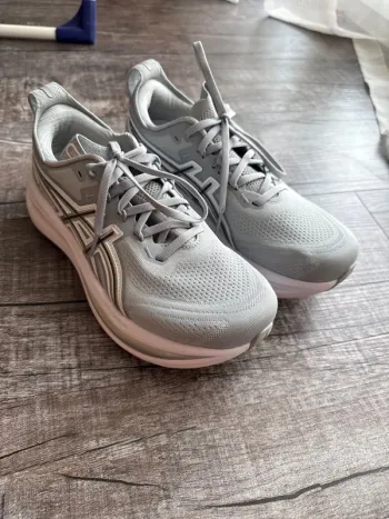 Used Asics Gel Nimbus 28 bike