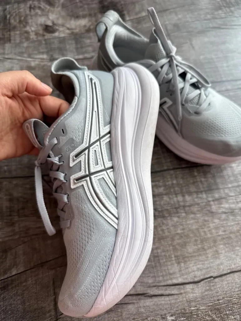Used Asics Gel Nimbus 28 bike — image 5 of 11
