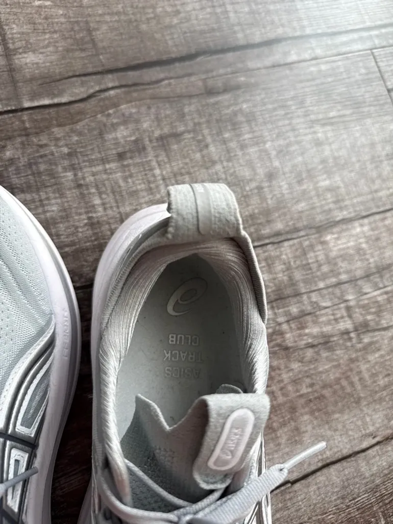 Used Asics Gel Nimbus 28 bike — image 8 of 11