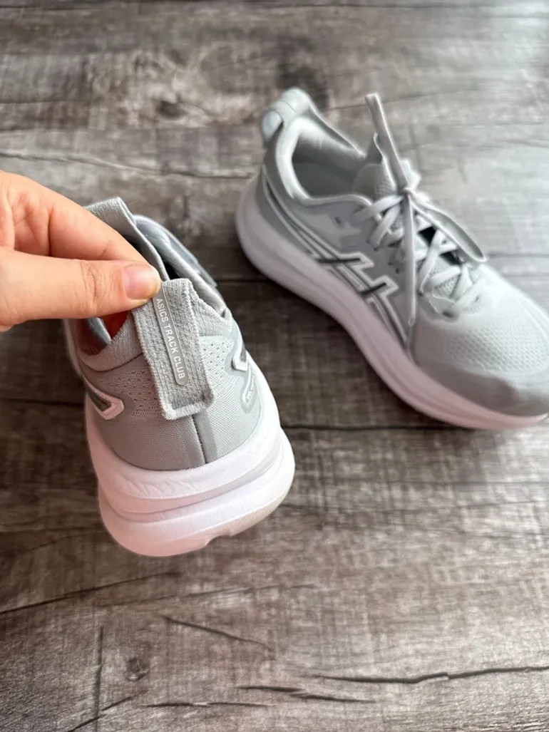 Used Asics Gel Nimbus 28 bike — image 6 of 11