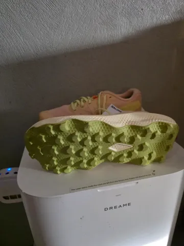 Used Salomon Running Shoes bike — image 3 of 4