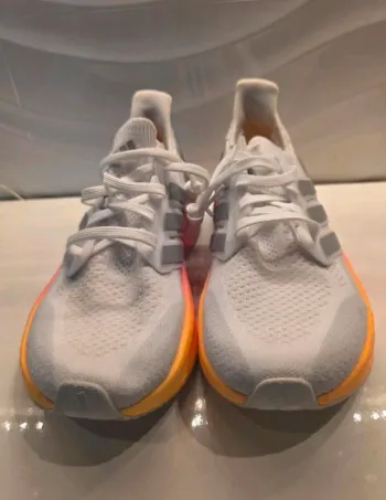 Used Adidas Ultraboost 5 bike — image 6 of 7