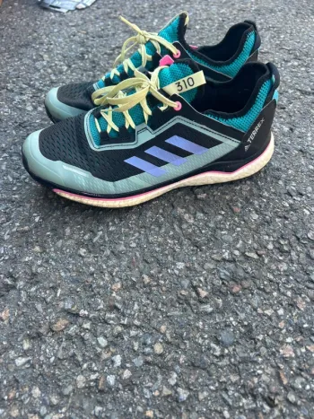 Käytetty Adidas shoes size 40.5 bike