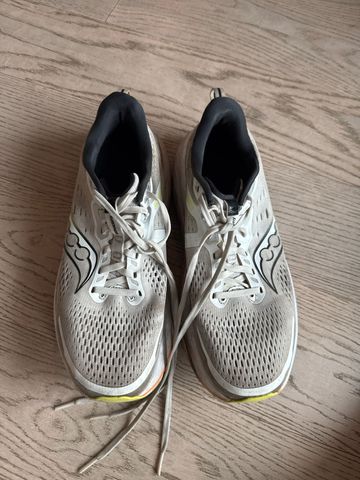 Brugt Saucony Guide 18 2025 Running Shoes