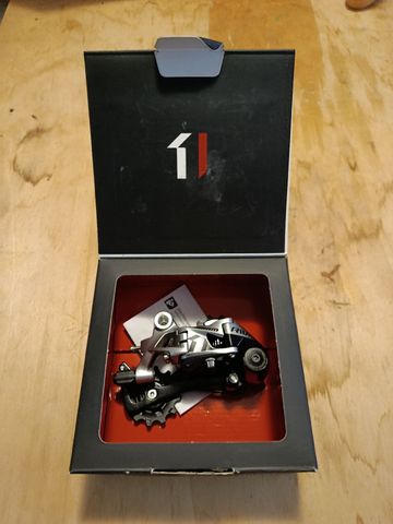 Käytetty Sram Rival 11 Drivetrain & Pedals