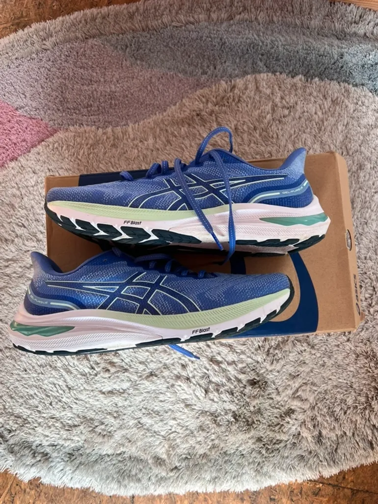 Used Asics Shoes bike — image 2 of 8