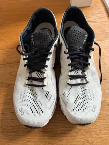 Käytetty On Running On Sneaker Herren, weiß/schwarz, Gr. 43 bike