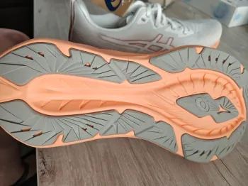 Used Asics Novablast 4 bike — image 4 of 6