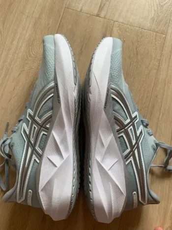 Used Asics Novablast 5 bike — image 4 of 5