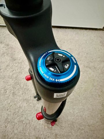 Used Fox 38 Float Factory Grip2 2022 bike — image 3 of 14