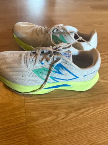 Used New Balance FuelCell Propel bike — image 2 of 6