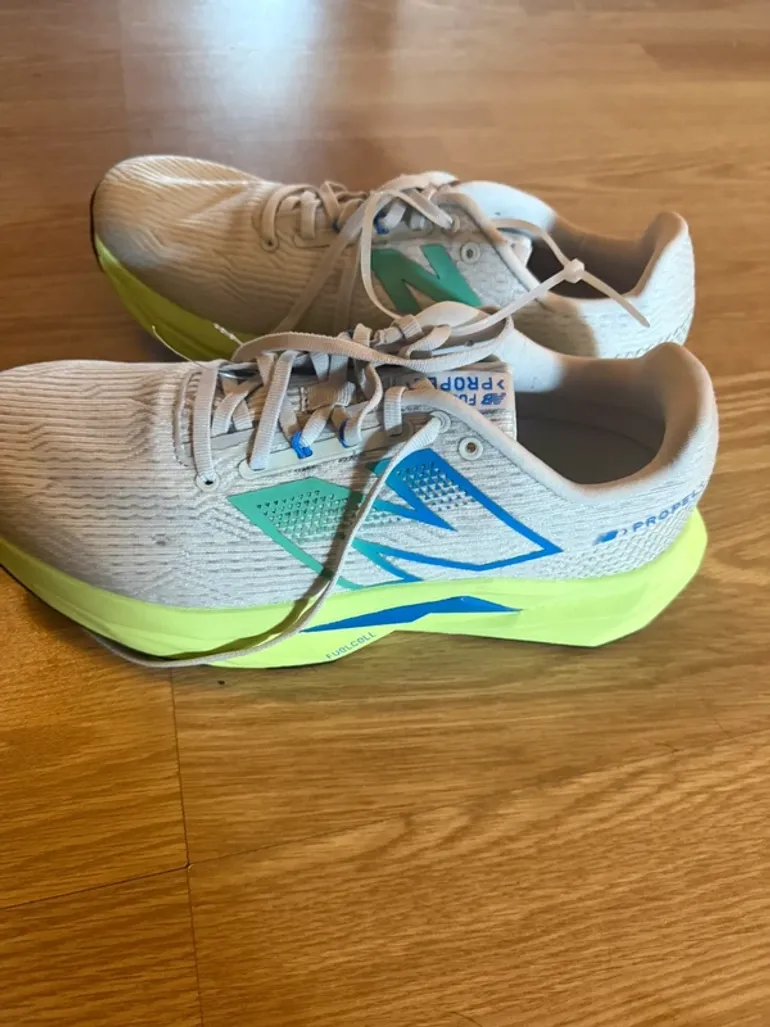 Used New Balance FuelCell Propel bike — image 2 of 6