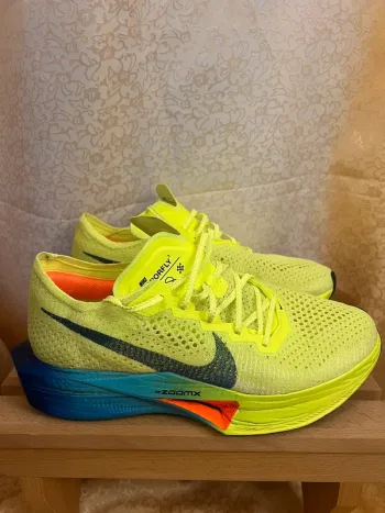 Used Nike Vaporfly 3 bike