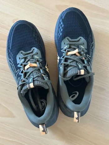Used Asics Running Shoes bike — image 11 of 11