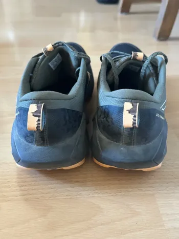 Used Asics Running Shoes bike — image 4 of 11