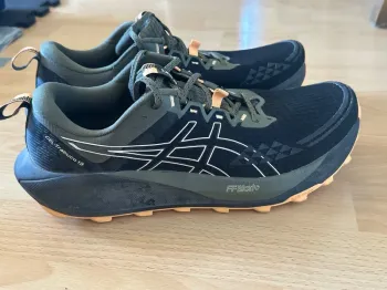 Used Asics Running Shoes bike — image 5 of 11