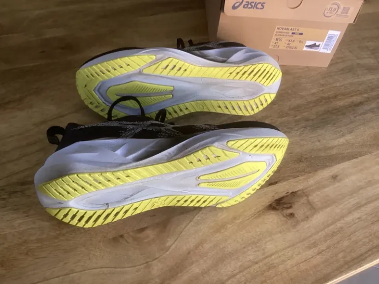 Asics Novablast 5 bike d'occasion — image 4 sur 4