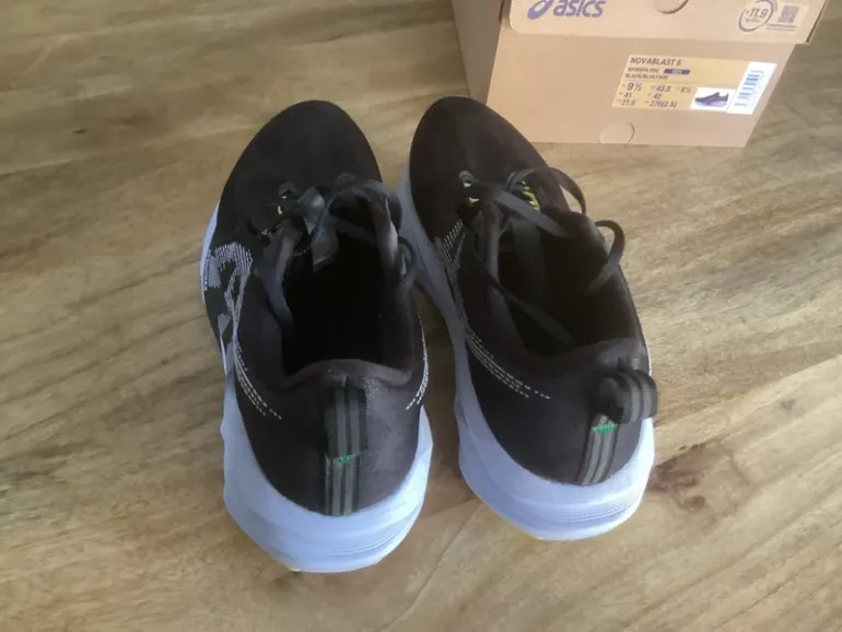 Asics Novablast 5 bike d'occasion — image 3 sur 4