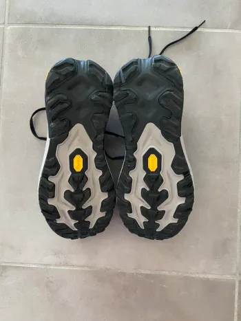 Used Hoka Mafate 5 bike — image 3 of 4