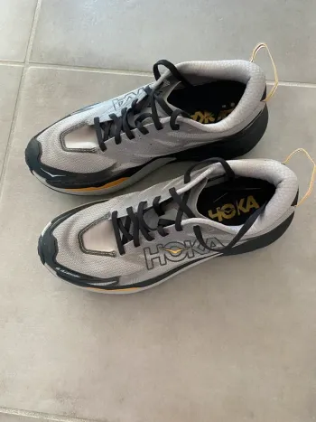 Used Hoka Mafate 5 bike — image 2 of 4