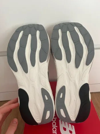 Used New Balance Fresh Foam X 880v15 bike — image 5 of 6