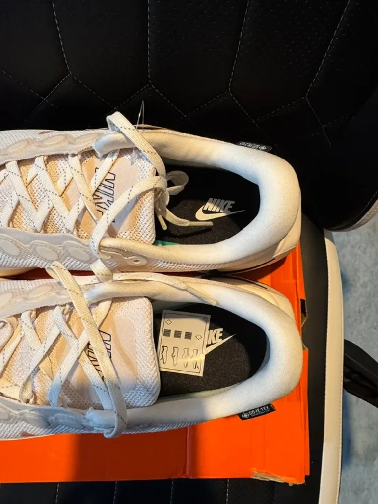 Used Nike Gore-Tex bike — image 4 of 8