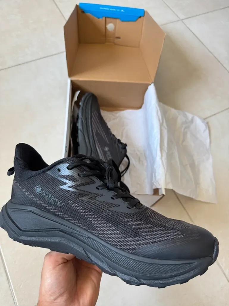 Used Hoka Challenger 8 GTX bike — image 2 of 8