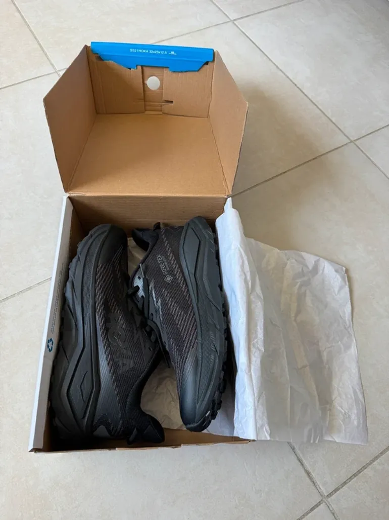 Used Hoka Challenger 8 GTX bike — image 7 of 8