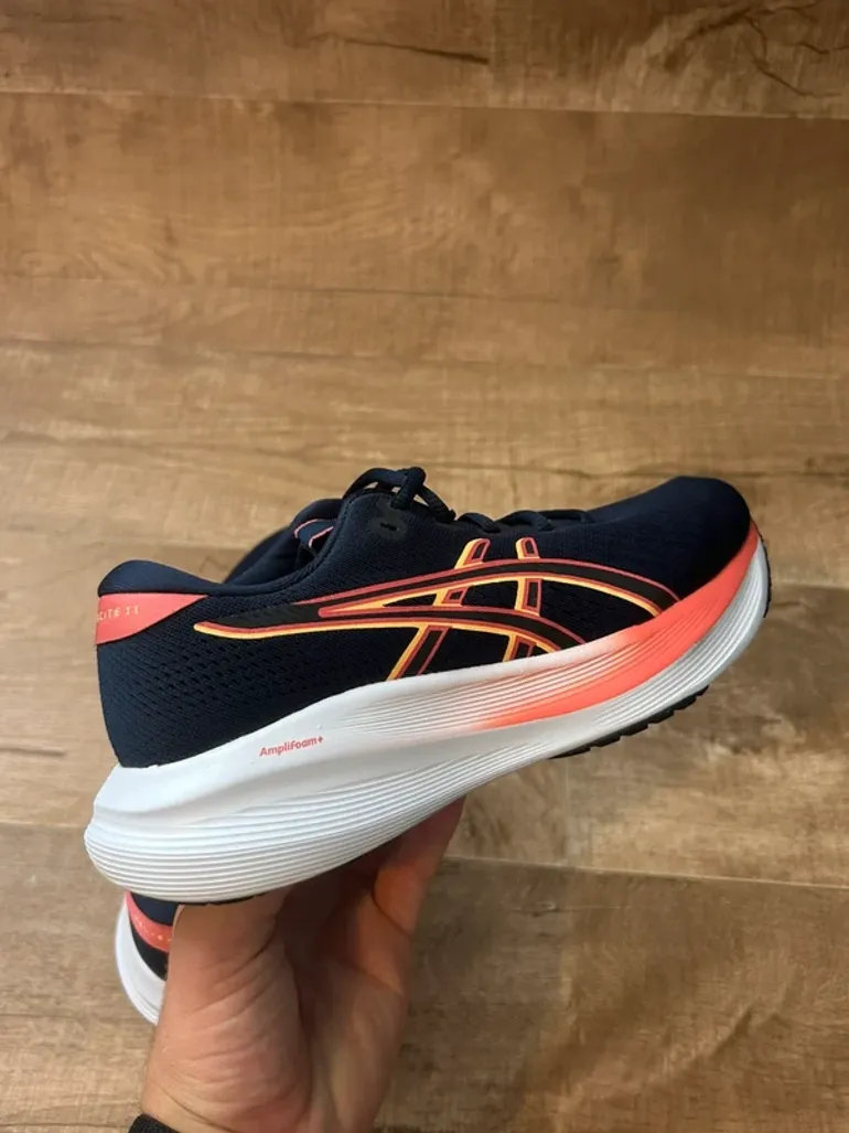 Asics Gel-Excite 11 bike d'occasion — image 2 sur 9