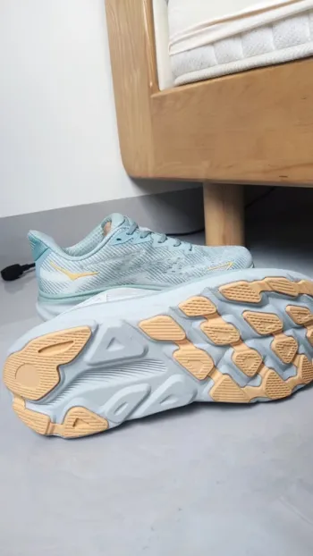 Hoka Clifton 9 bike d'occasion — image 4 sur 5