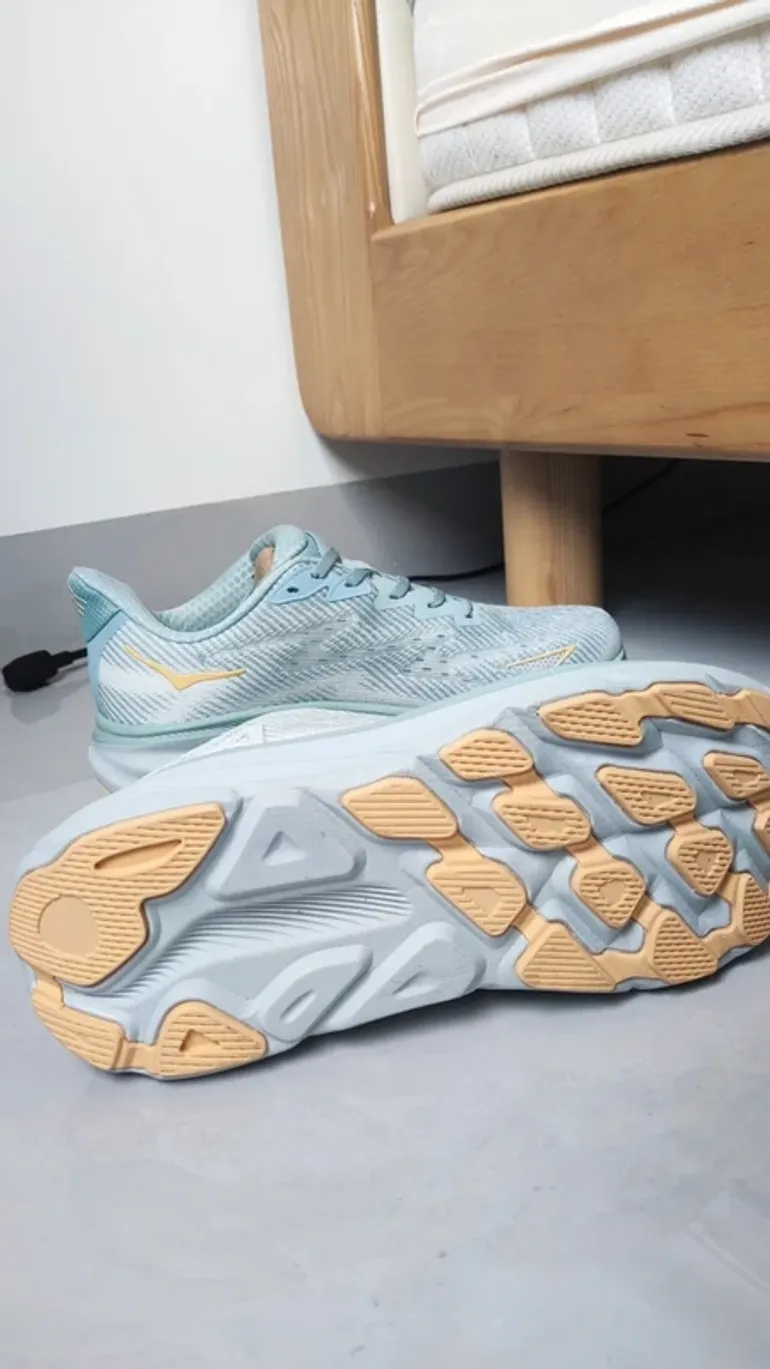 Hoka Clifton 9 bike d'occasion — image 4 sur 5