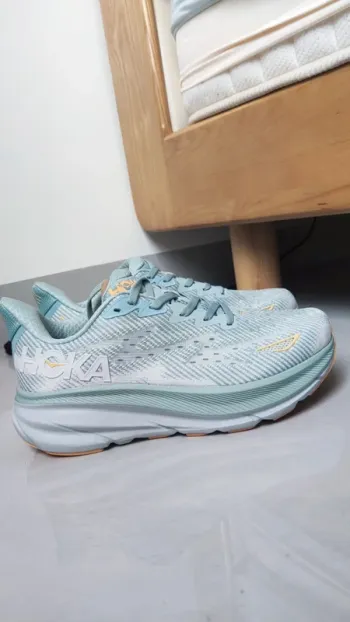 Hoka Clifton 9 bike d'occasion — image 3 sur 5