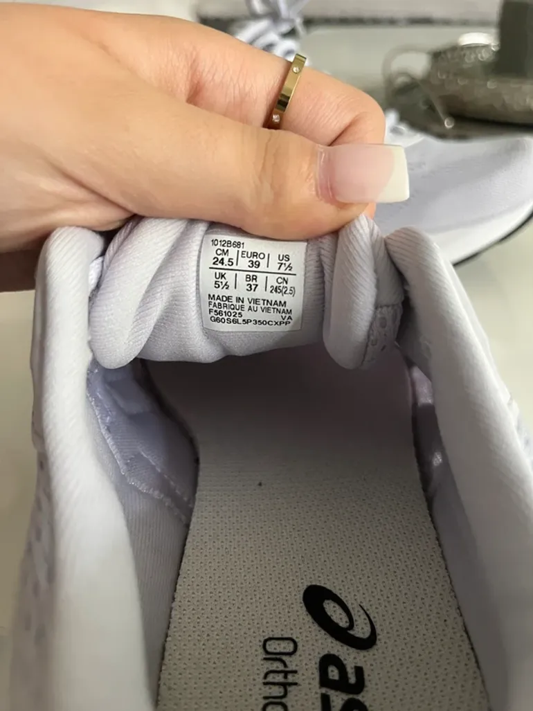 Used Asics Running Shoes bike — image 2 of 2