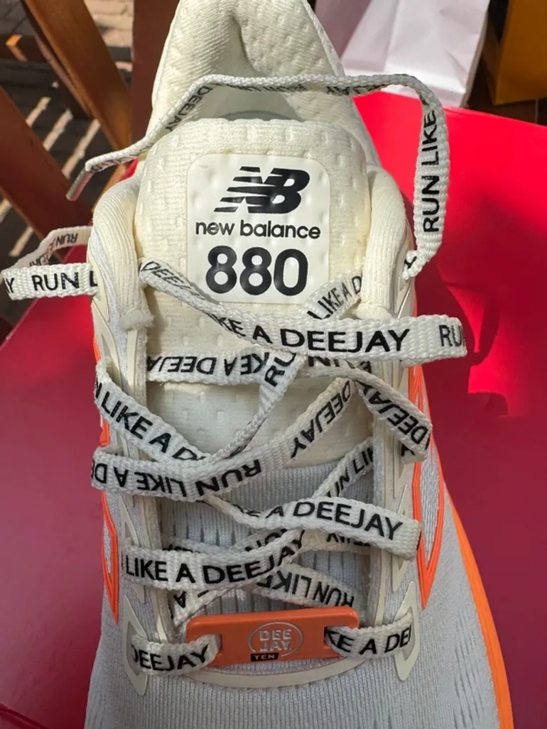 Used New Balance W880Z15 bike — image 2 of 4