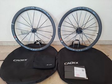 Used Cadex Max 40 Wheelset 2025 bike — image 2 of 8
