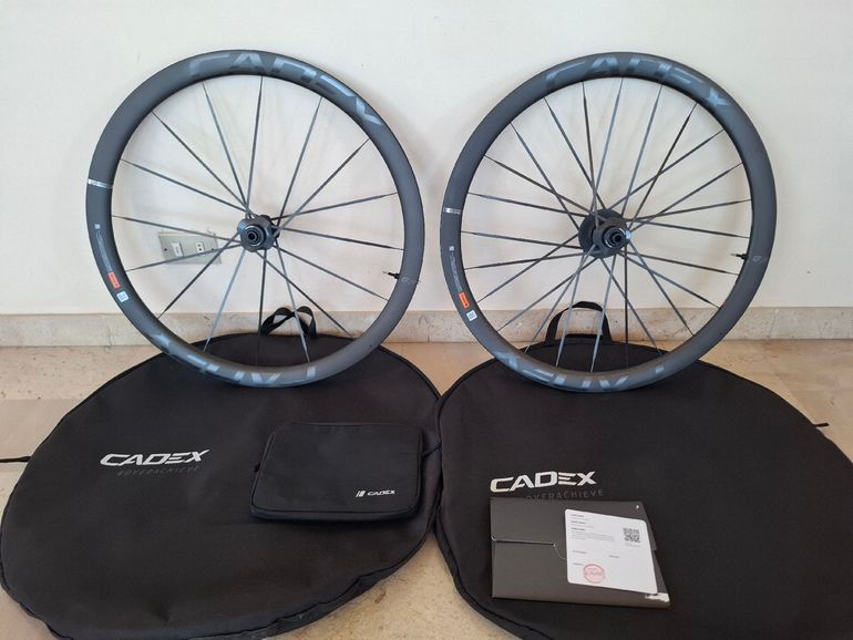 Cadex Max 40 Wheelset 2025 bike usato — immagine 2 di 8