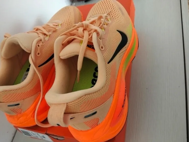 Used Nike Vomero 18 bike — image 4 of 6